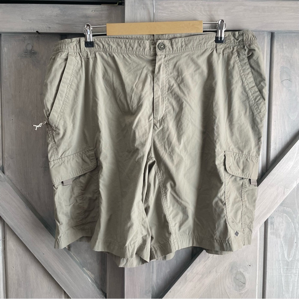 Columbia‎ Men’s Hiking Cargo Shorts Green Omni-wick Size 2X 10L 100% nylon